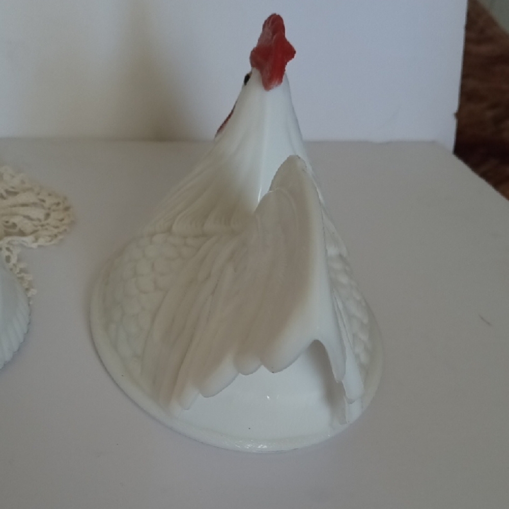 Vintage Westmoreland White Milk Glass Rooster "Big Daddy" Styled Like Hen On Nes - Picture 7 of 11